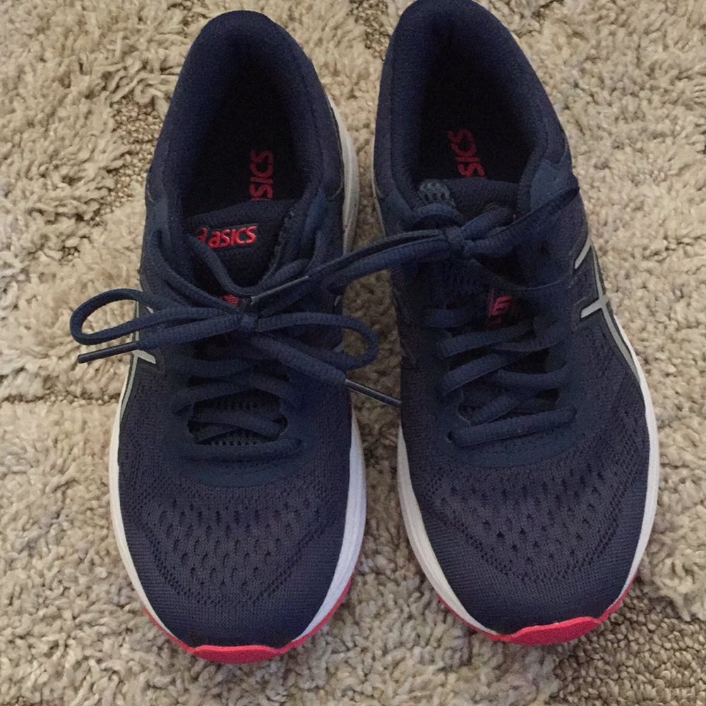 Woman’s ASICS athletic shoe/ navy / brand new sz 5